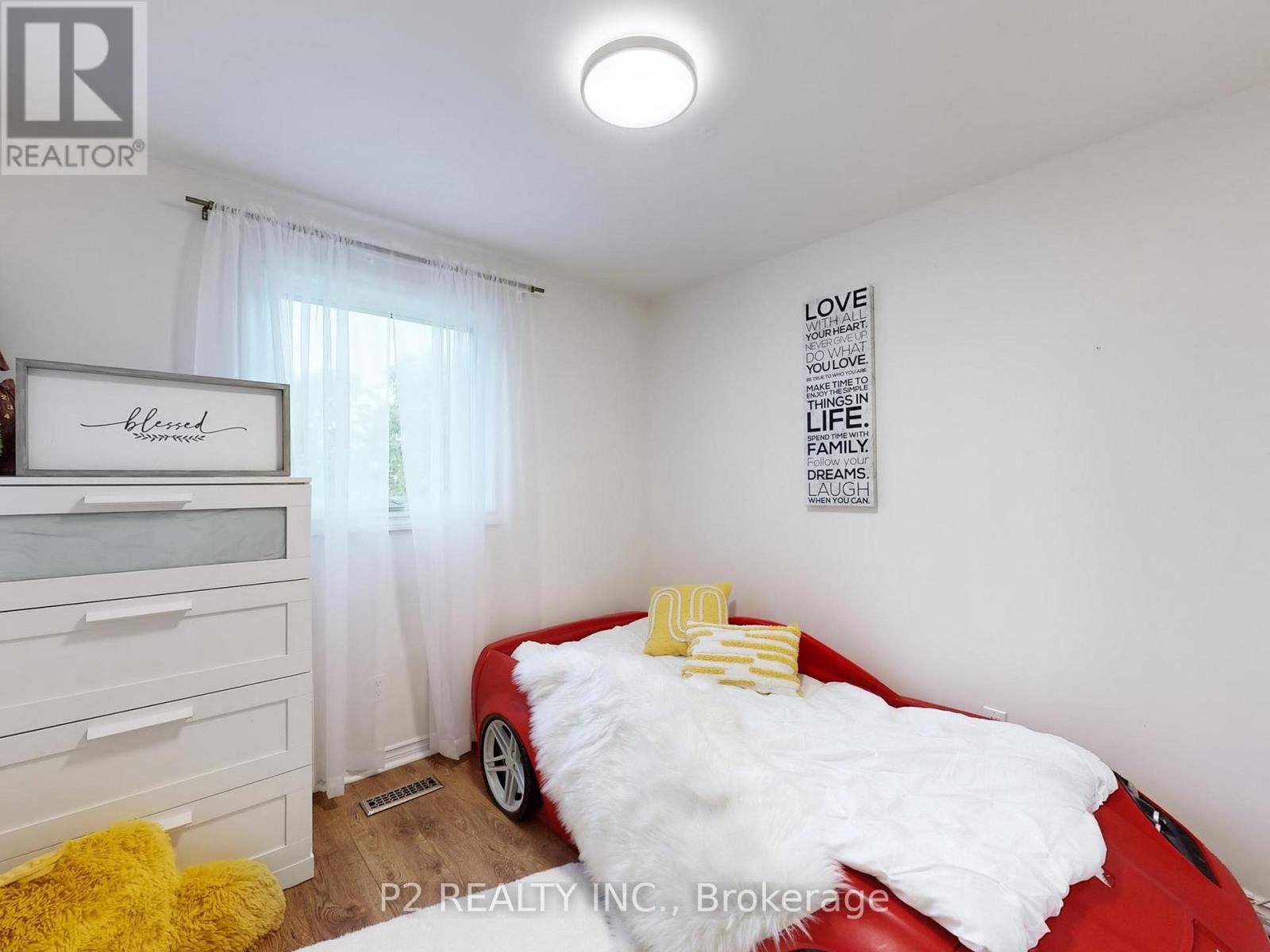 Photo 24 of 411 Rosedale Drive, Whitby ON
