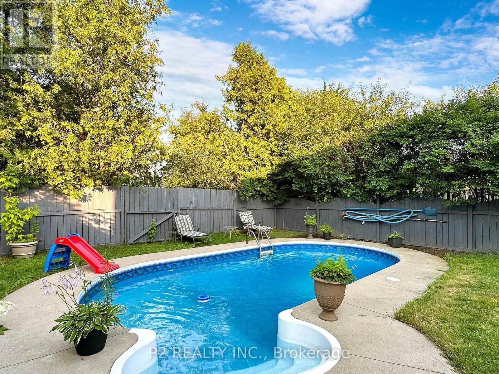 Photo 37 of 411 Rosedale Drive, Whitby ON