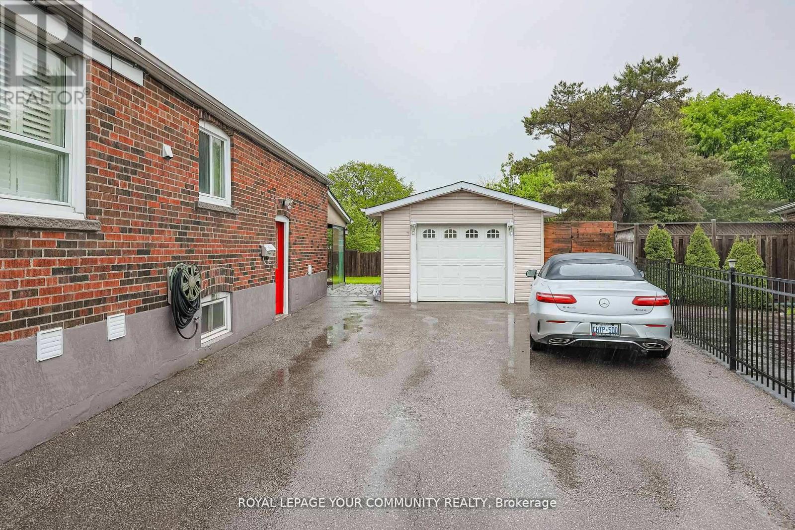 Photo 17 of Lower 52 Princeway Drive, Toronto ON