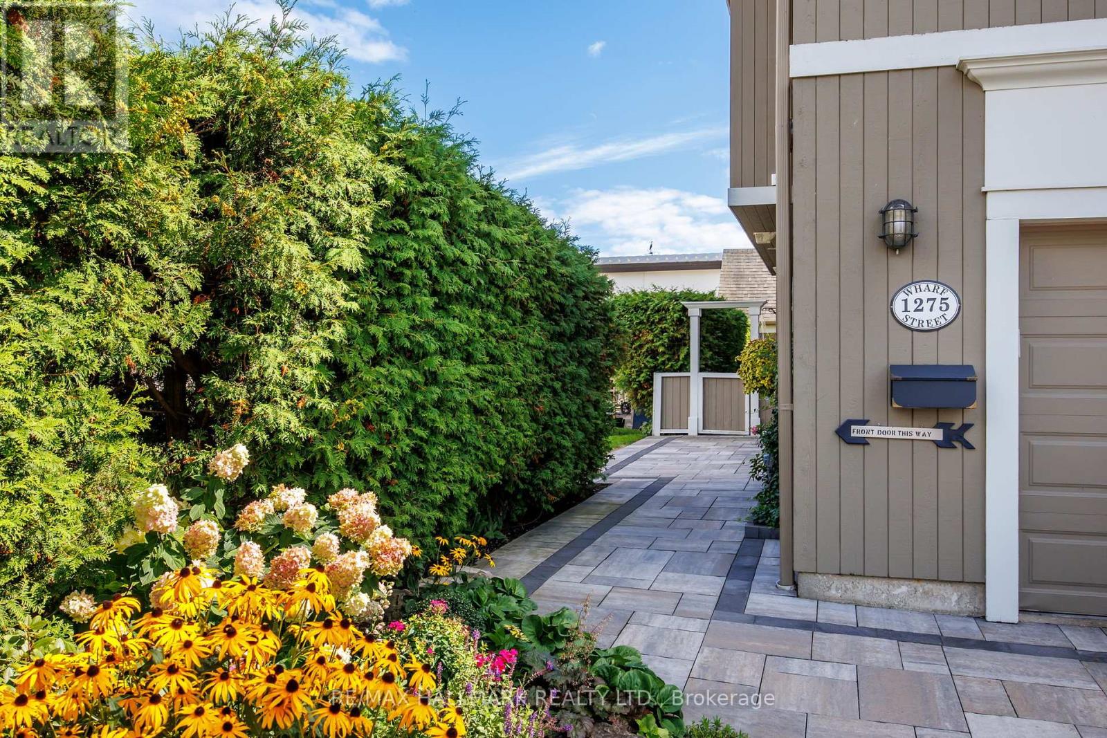 Photo 4 of 1275 Wharf Street, Pickering ON