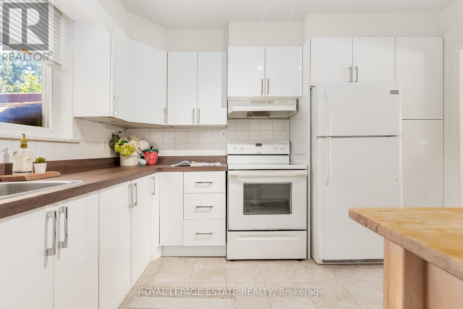 Photo 12 of 21 Nuffield Drive, Toronto ON