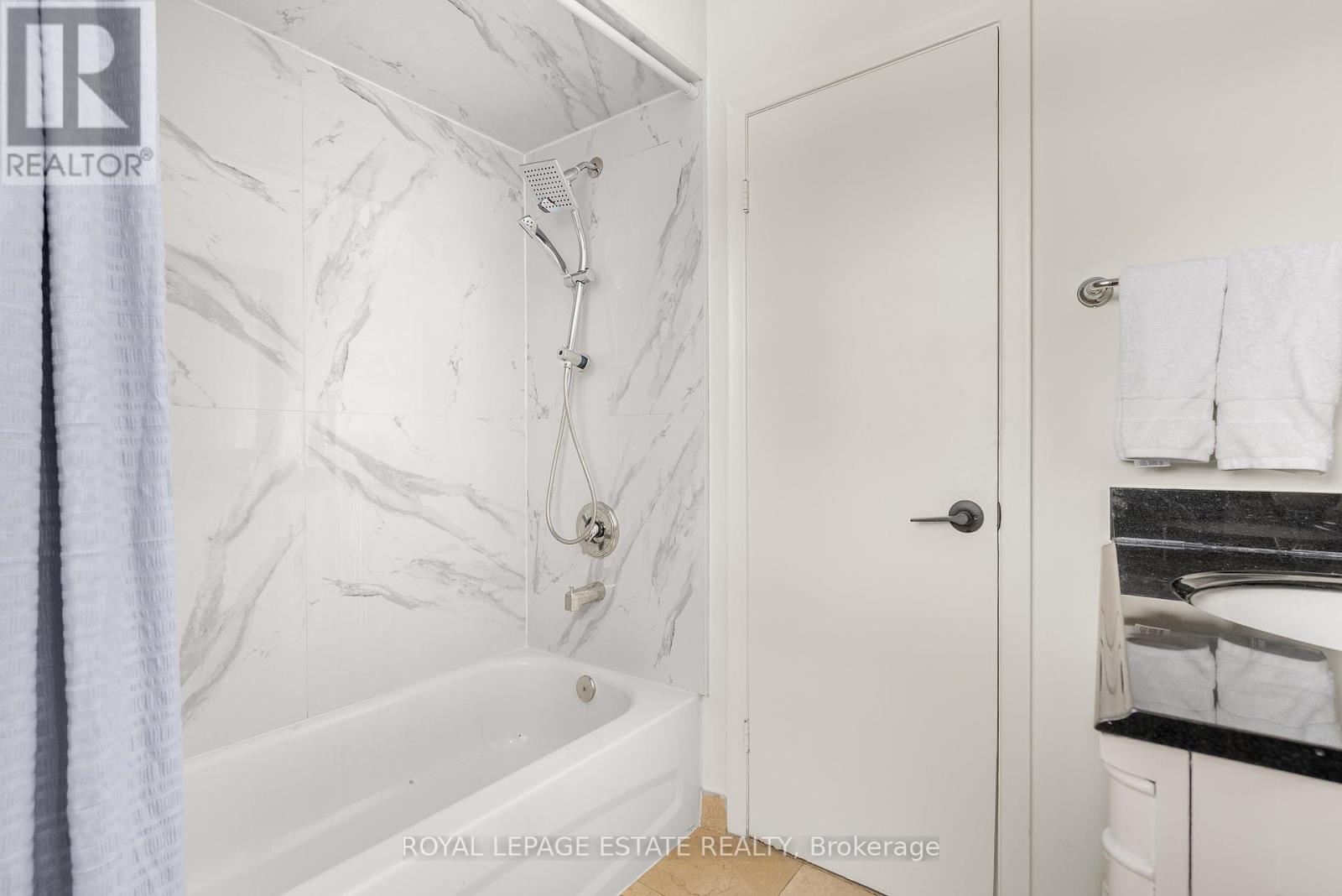 Photo 24 of 21 Nuffield Drive, Toronto ON