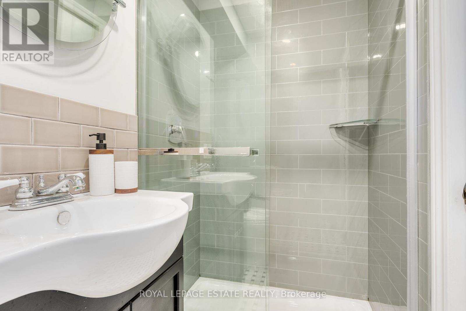 Photo 35 of 21 Nuffield Drive, Toronto ON