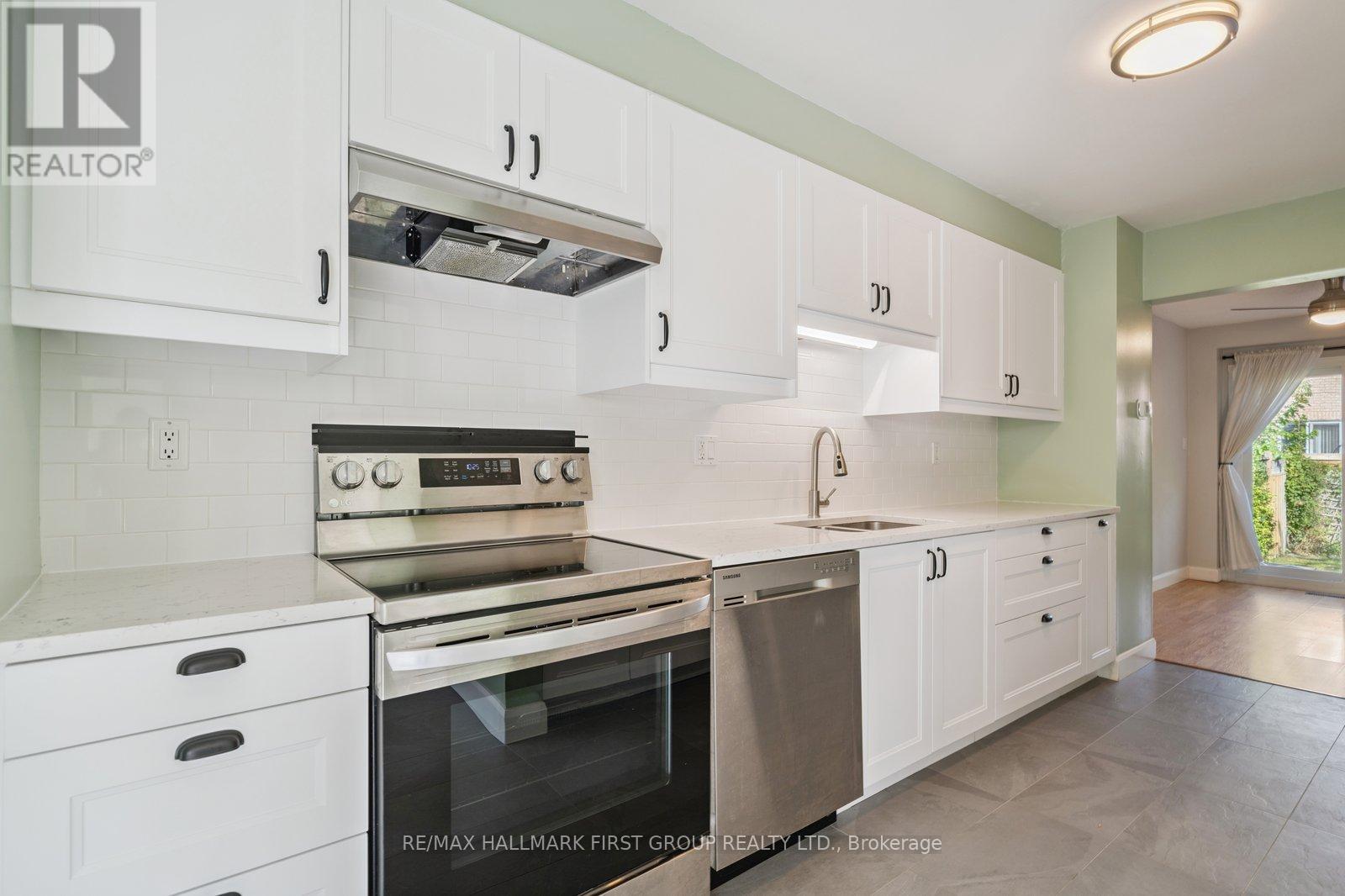 Photo 2 of 626 Graceland Court, Pickering ON