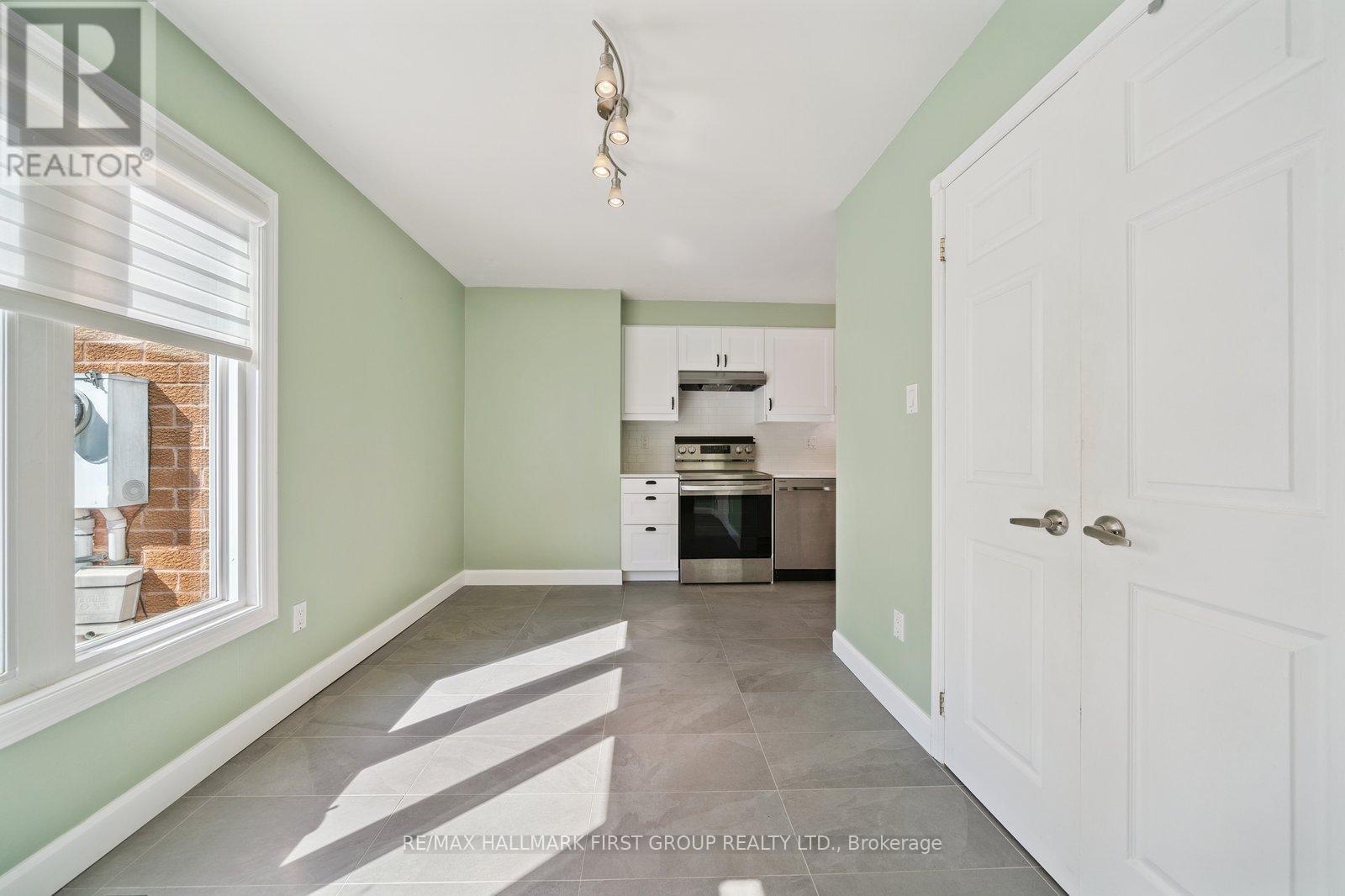 Photo 4 of 626 Graceland Court, Pickering ON