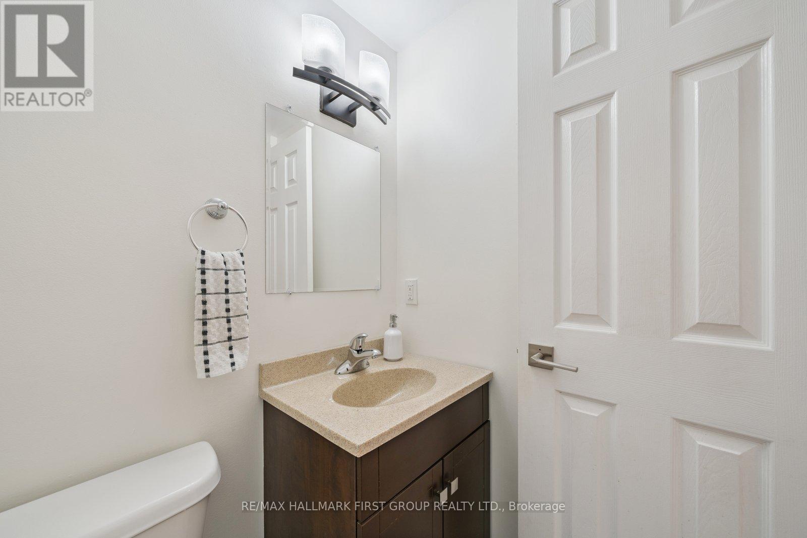 Photo 8 of 626 Graceland Court, Pickering ON