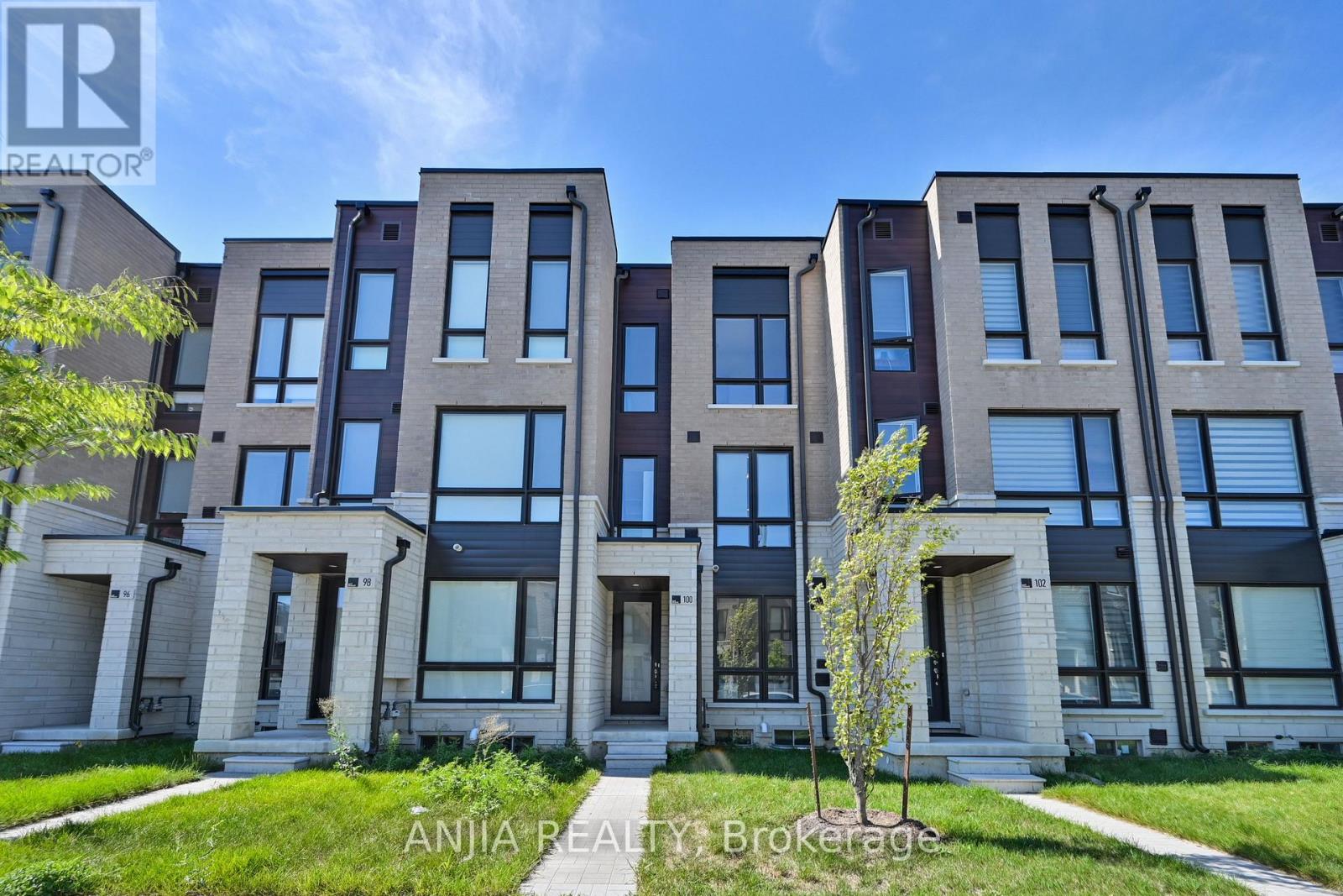 Photo 1 of 100 Stauffer Crescent, Markham ON