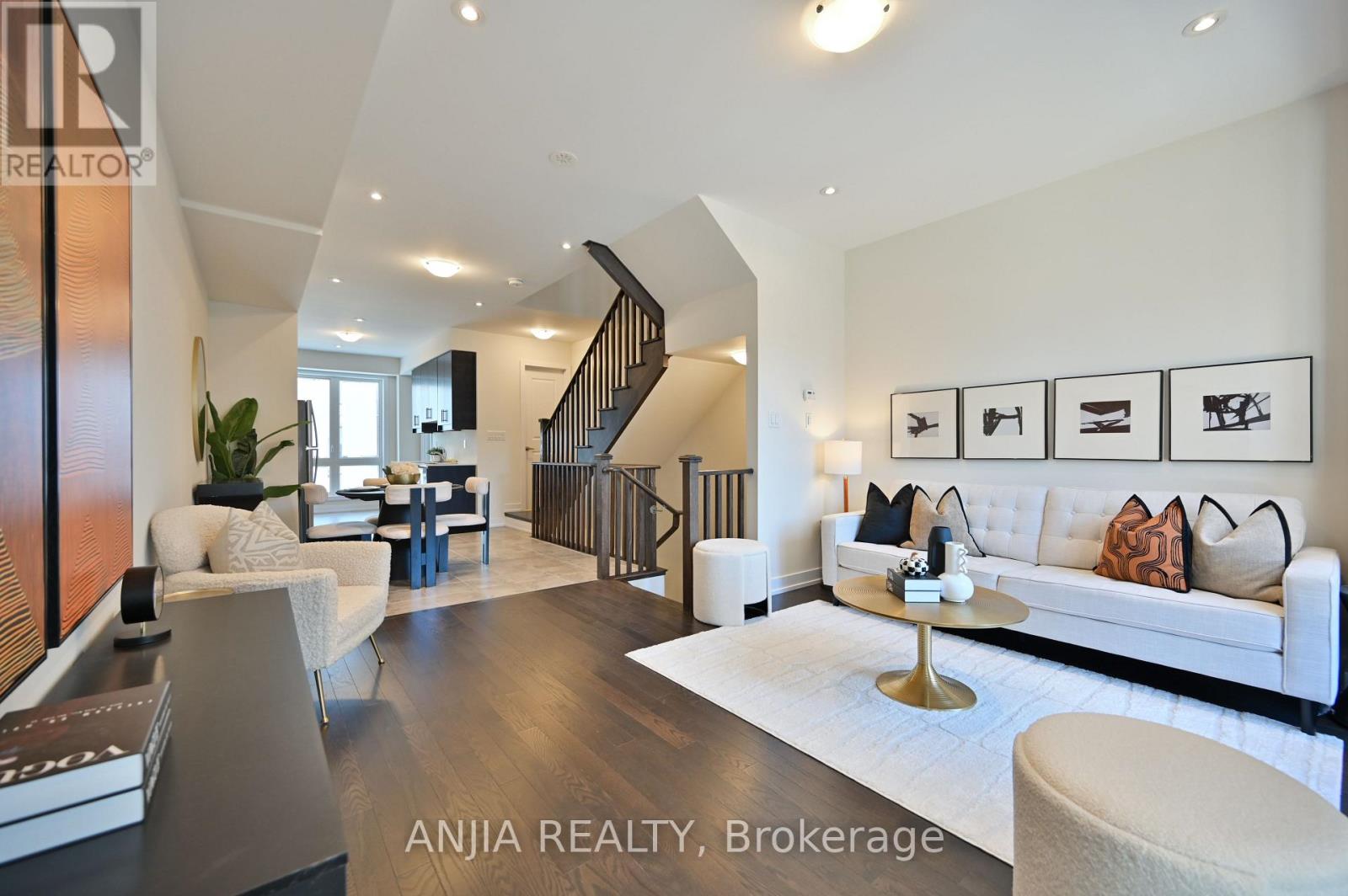 Photo 11 of 100 Stauffer Crescent, Markham ON