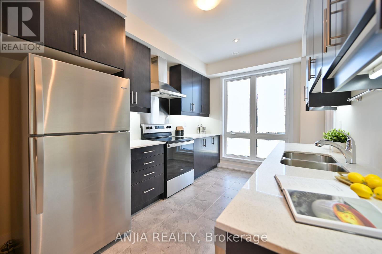 Photo 18 of 100 Stauffer Crescent, Markham ON