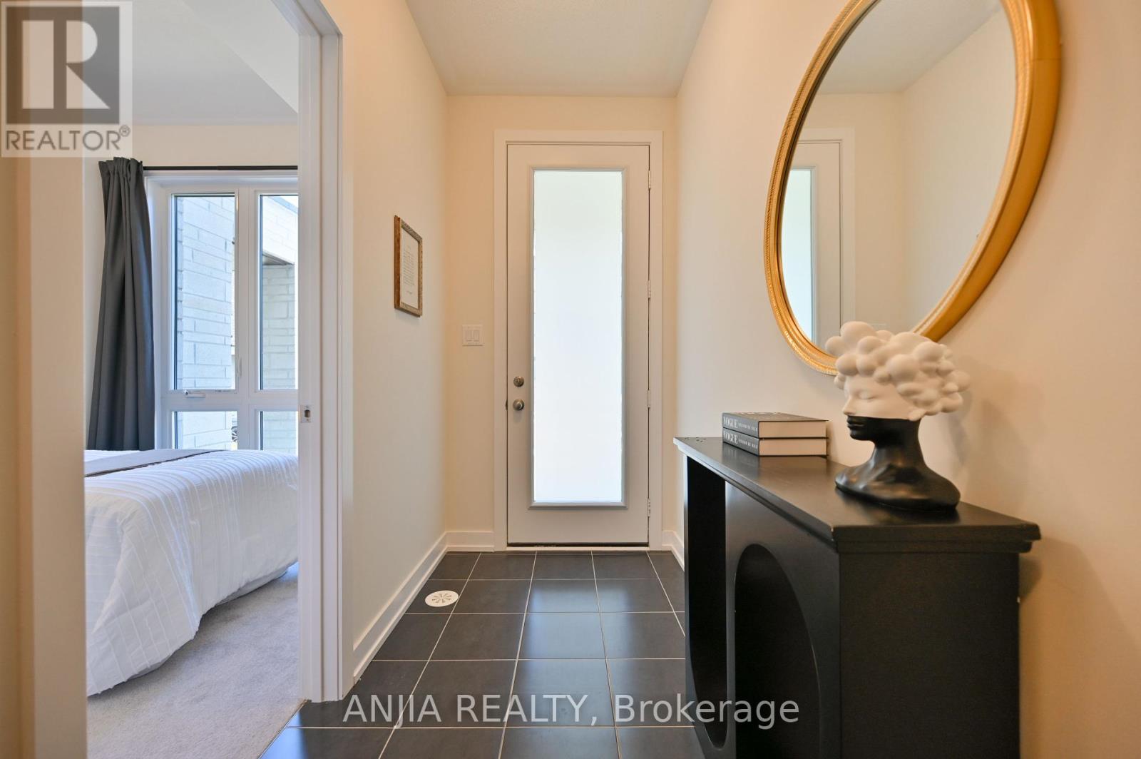 Photo 2 of 100 Stauffer Crescent, Markham ON