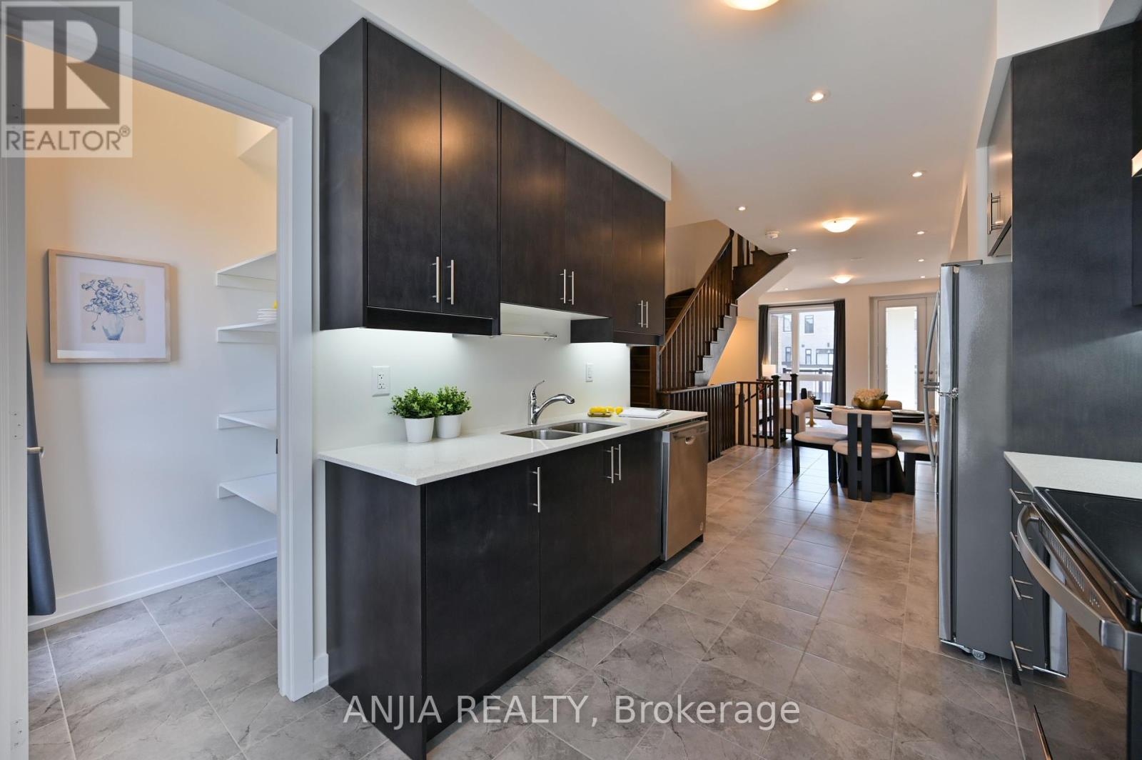 Photo 20 of 100 Stauffer Crescent, Markham ON