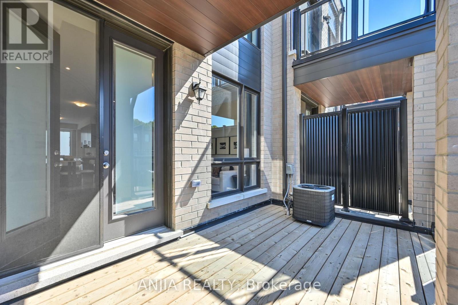 Photo 23 of 100 Stauffer Crescent, Markham ON