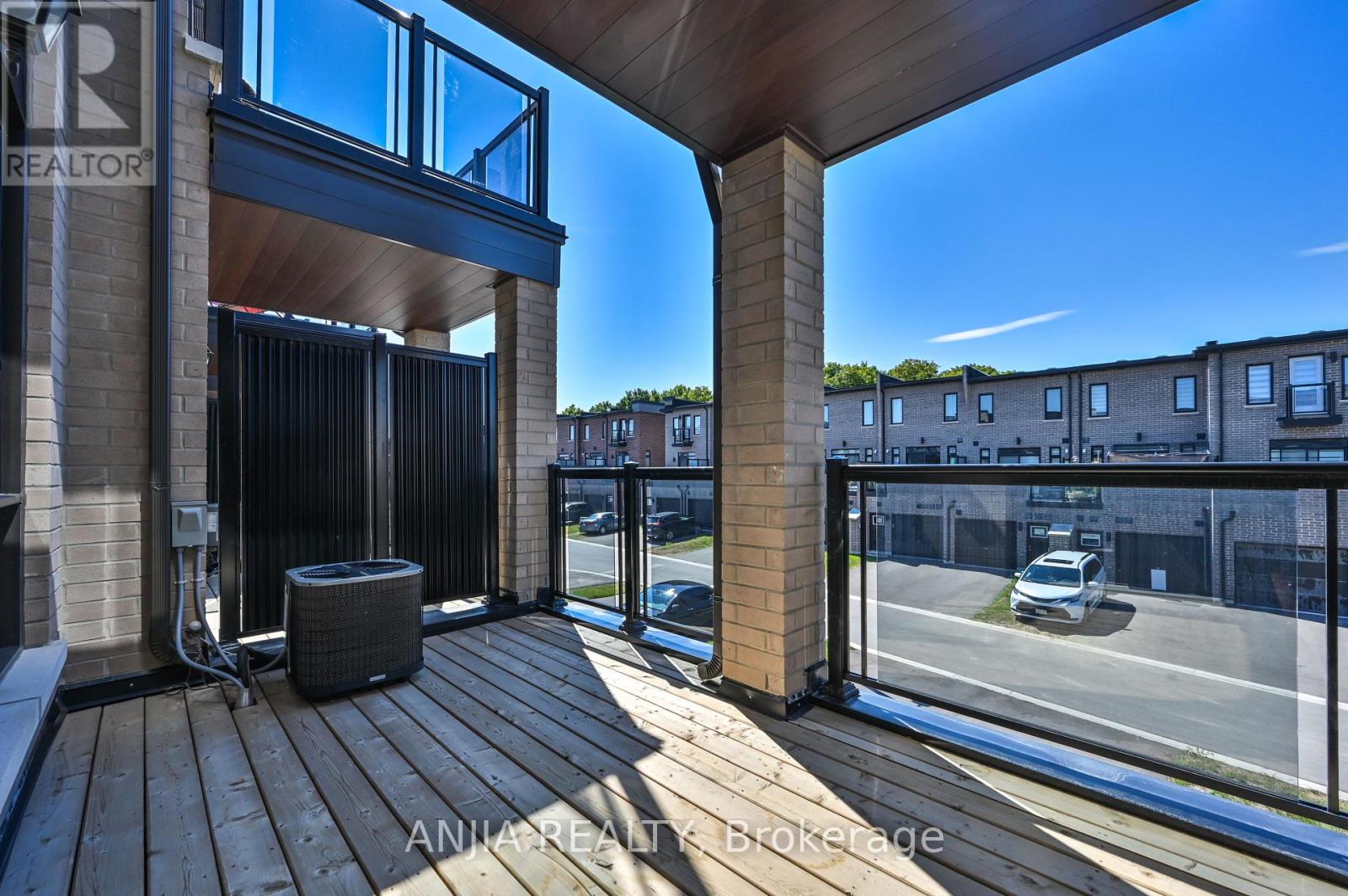 Photo 26 of 100 Stauffer Crescent, Markham ON