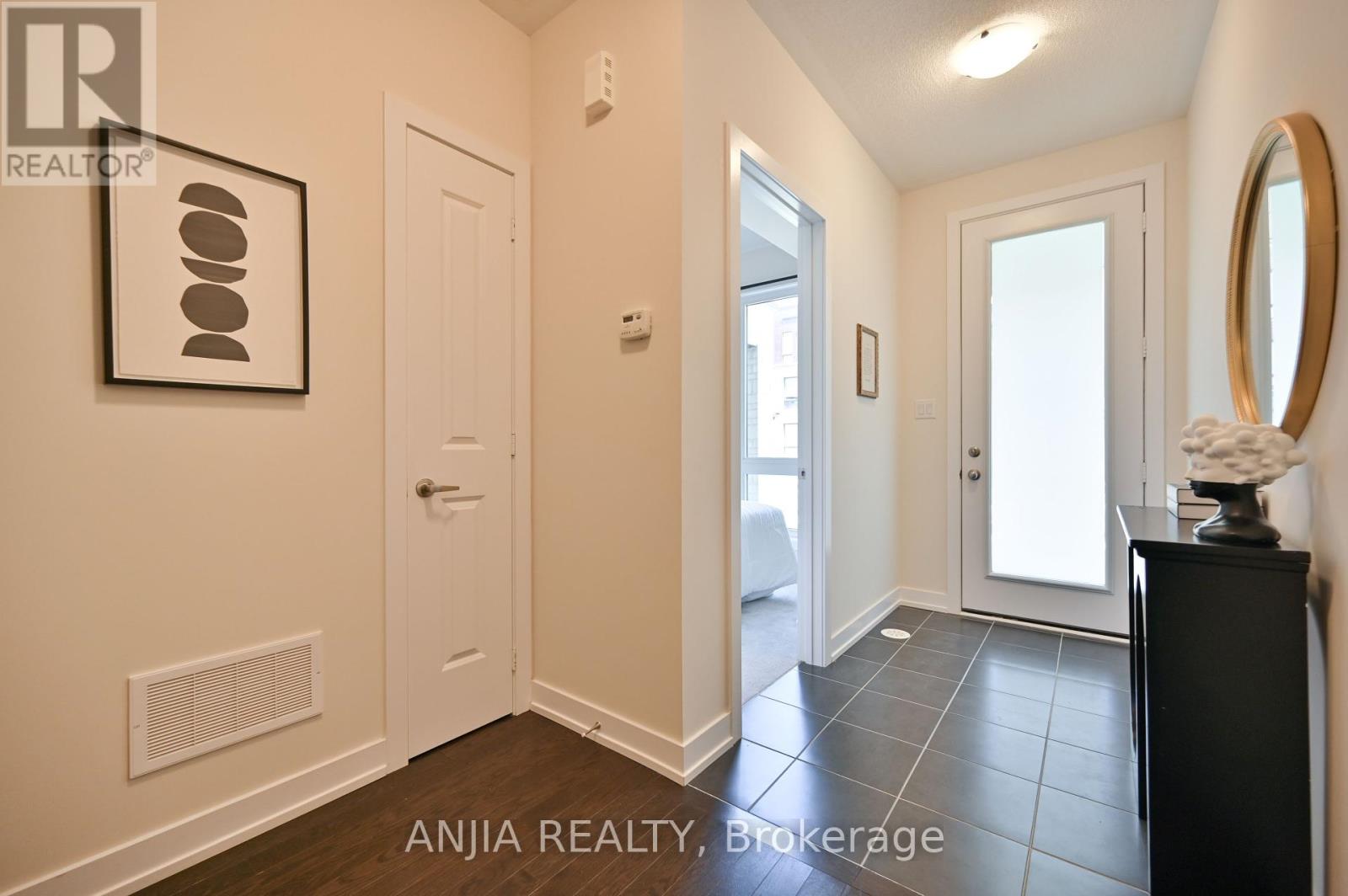 Photo 3 of 100 Stauffer Crescent, Markham ON
