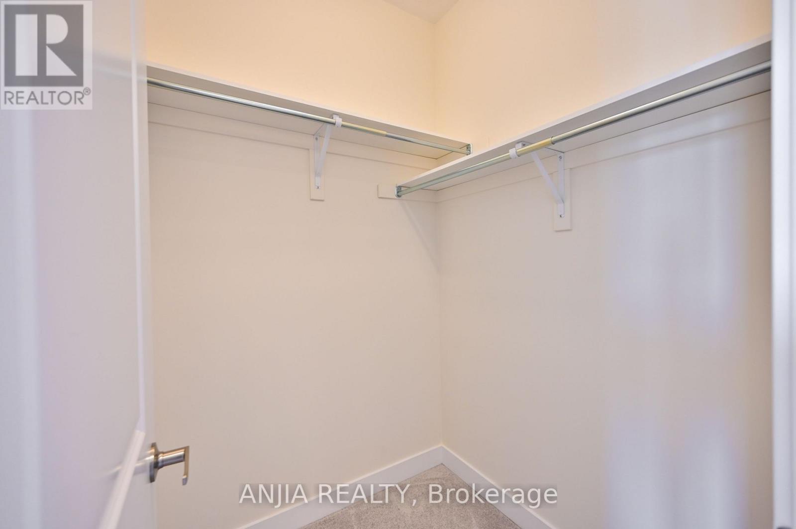 Photo 33 of 100 Stauffer Crescent, Markham ON