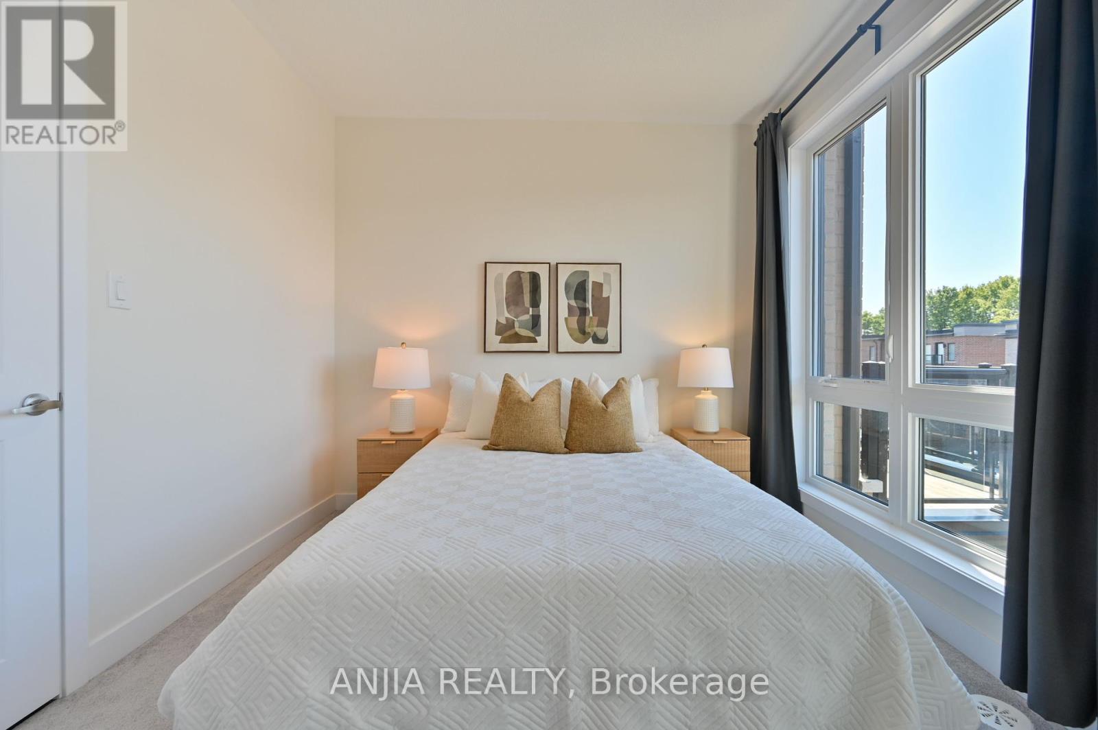 Photo 37 of 100 Stauffer Crescent, Markham ON