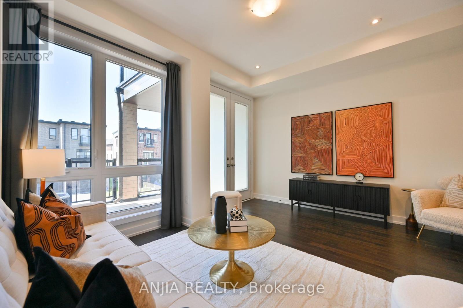 Photo 9 of 100 Stauffer Crescent, Markham ON