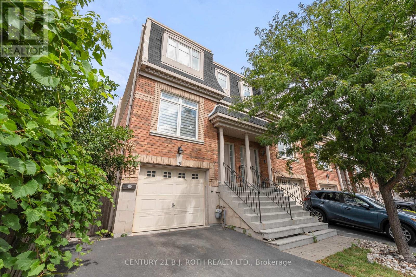 Photo 1 of 15 8032 Kipling Avenue, Vaughan ON