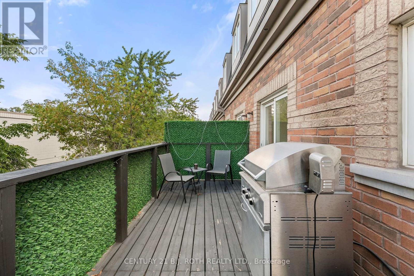 Photo 14 of 15 8032 Kipling Avenue, Vaughan ON