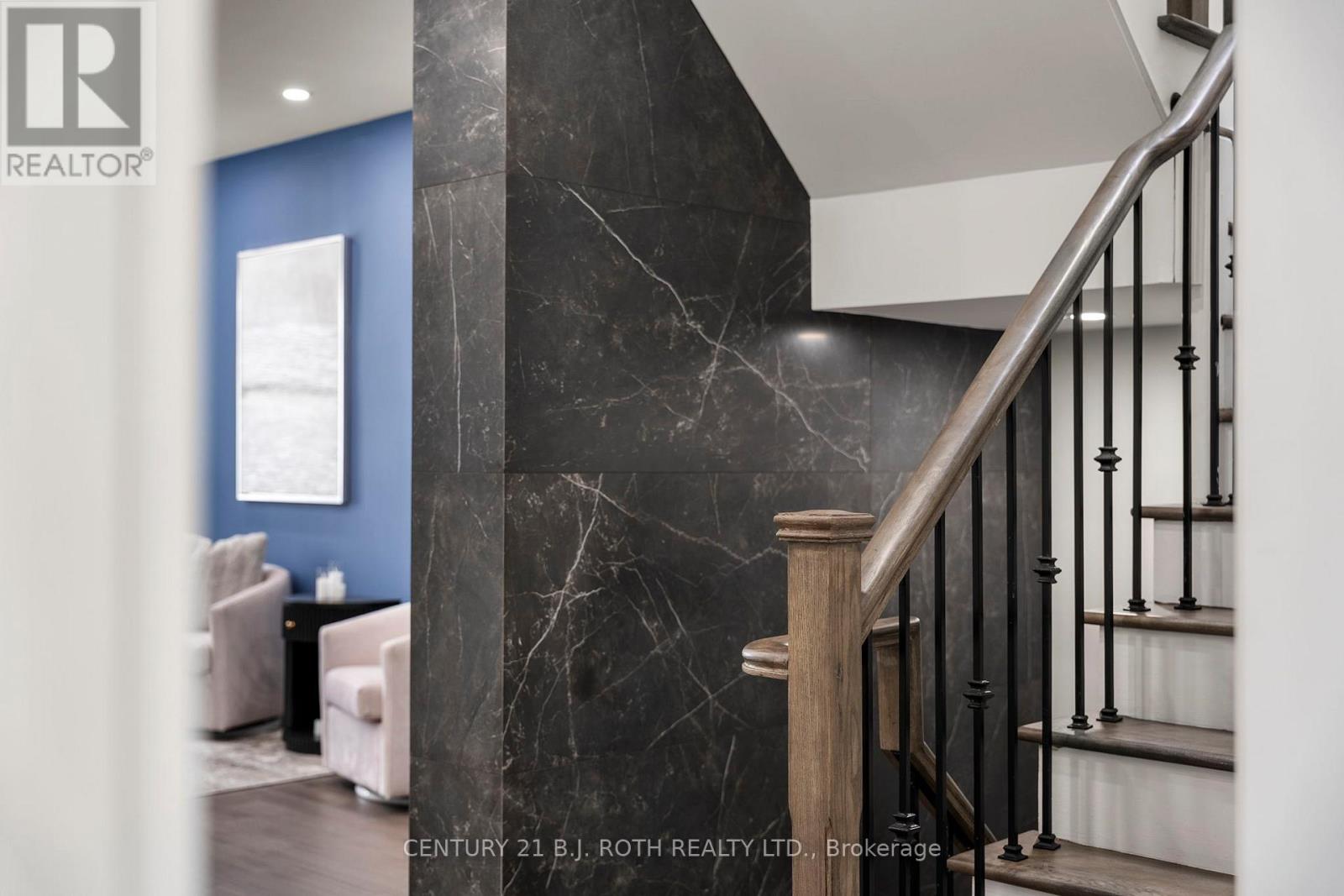 Photo 17 of 15 8032 Kipling Avenue, Vaughan ON