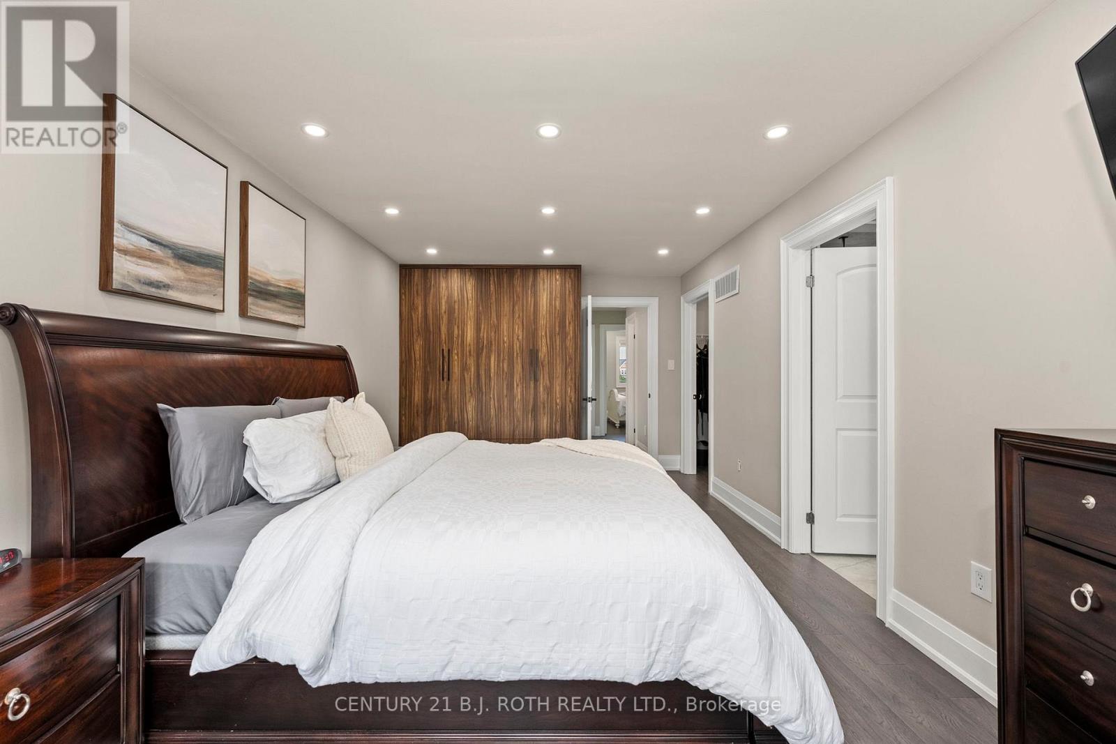 Photo 19 of 15 8032 Kipling Avenue, Vaughan ON