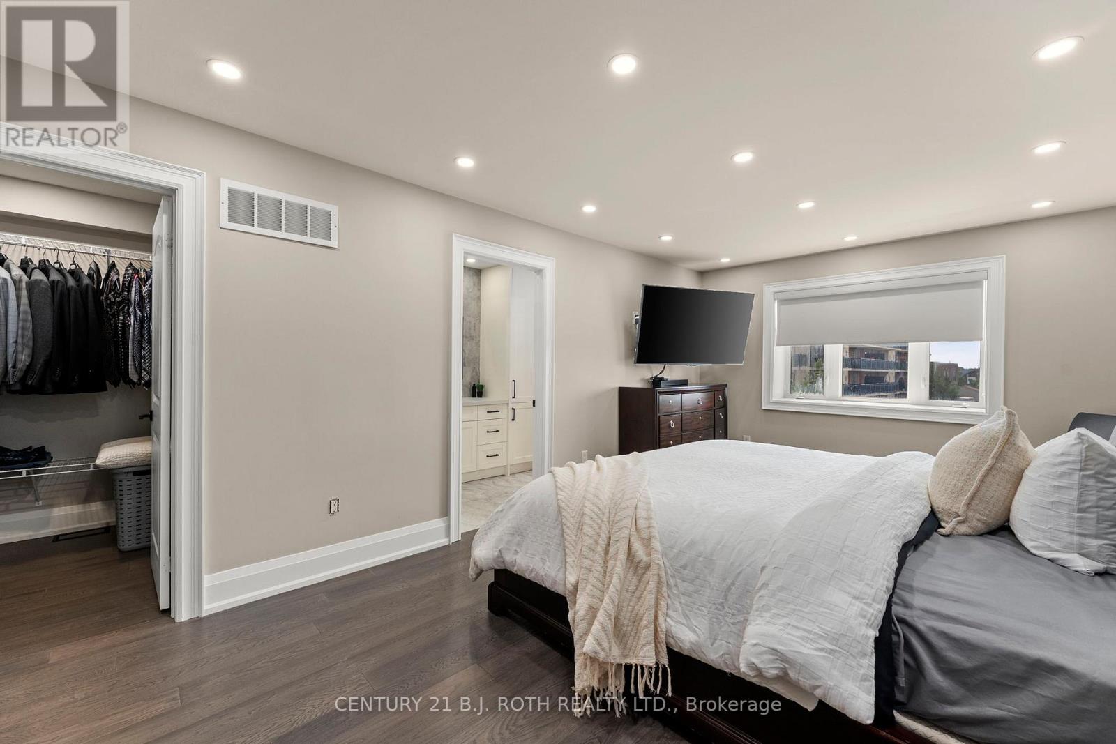 Photo 20 of 15 8032 Kipling Avenue, Vaughan ON