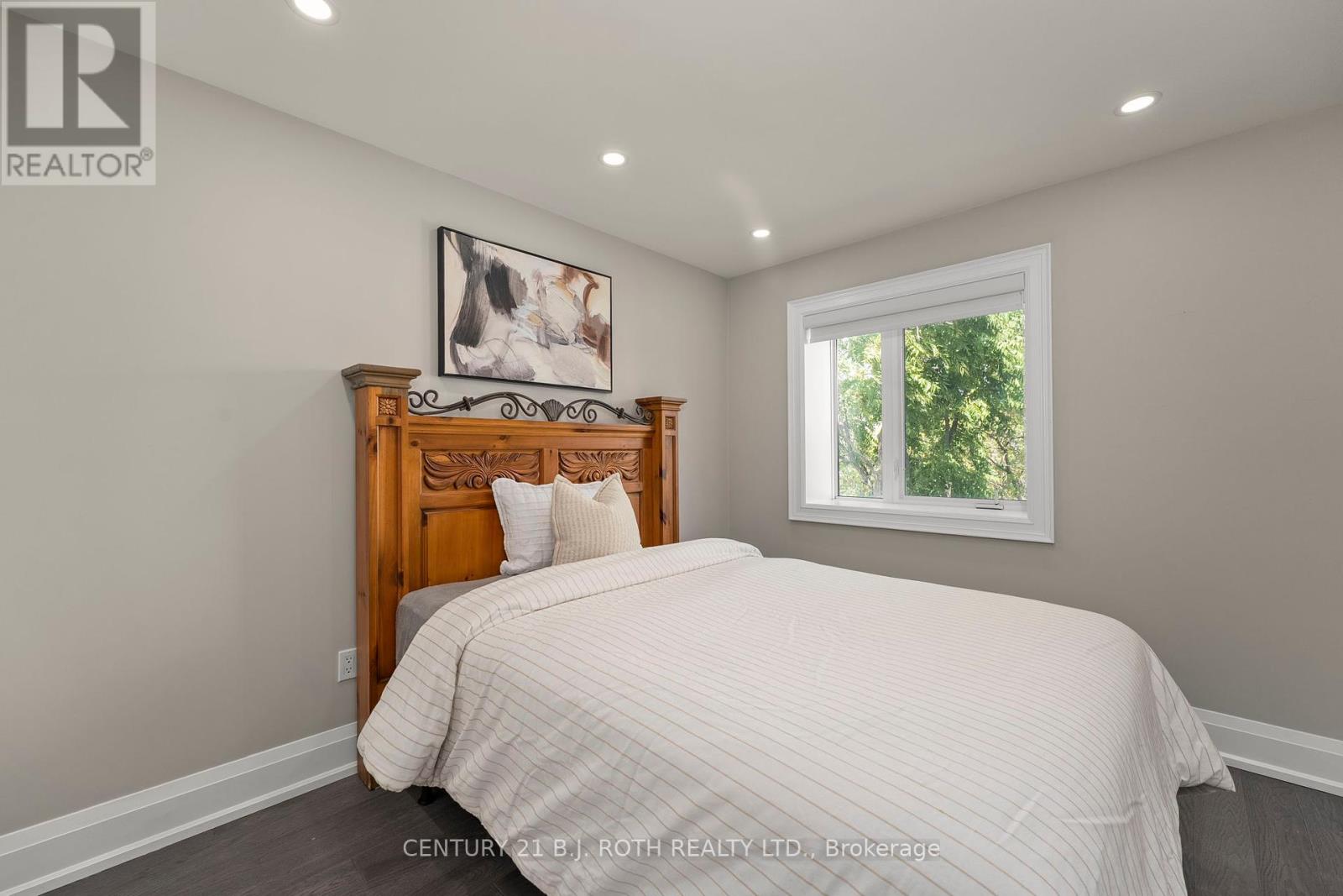 Photo 24 of 15 8032 Kipling Avenue, Vaughan ON