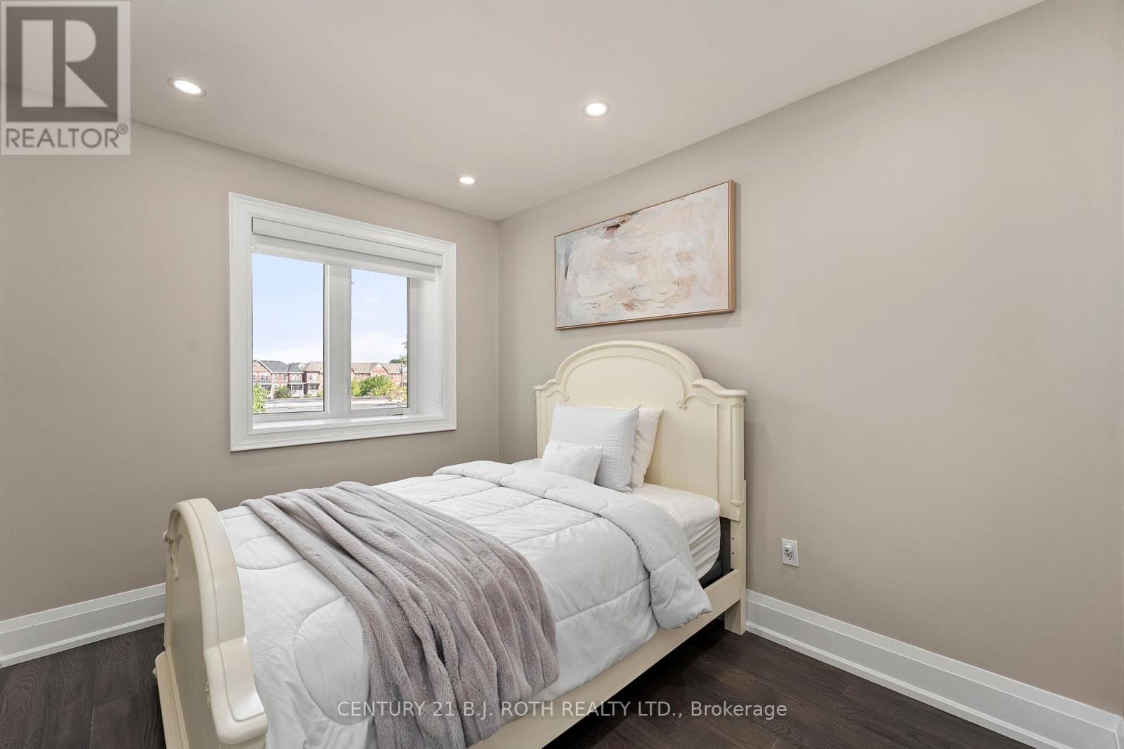 Photo 25 of 15 8032 Kipling Avenue, Vaughan ON