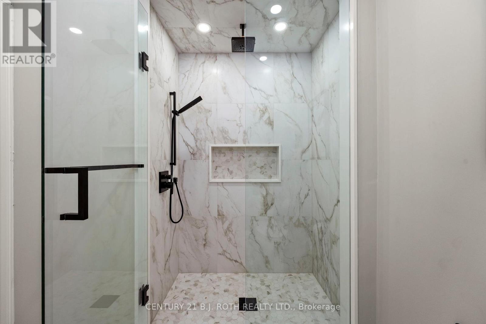 Photo 27 of 15 8032 Kipling Avenue, Vaughan ON