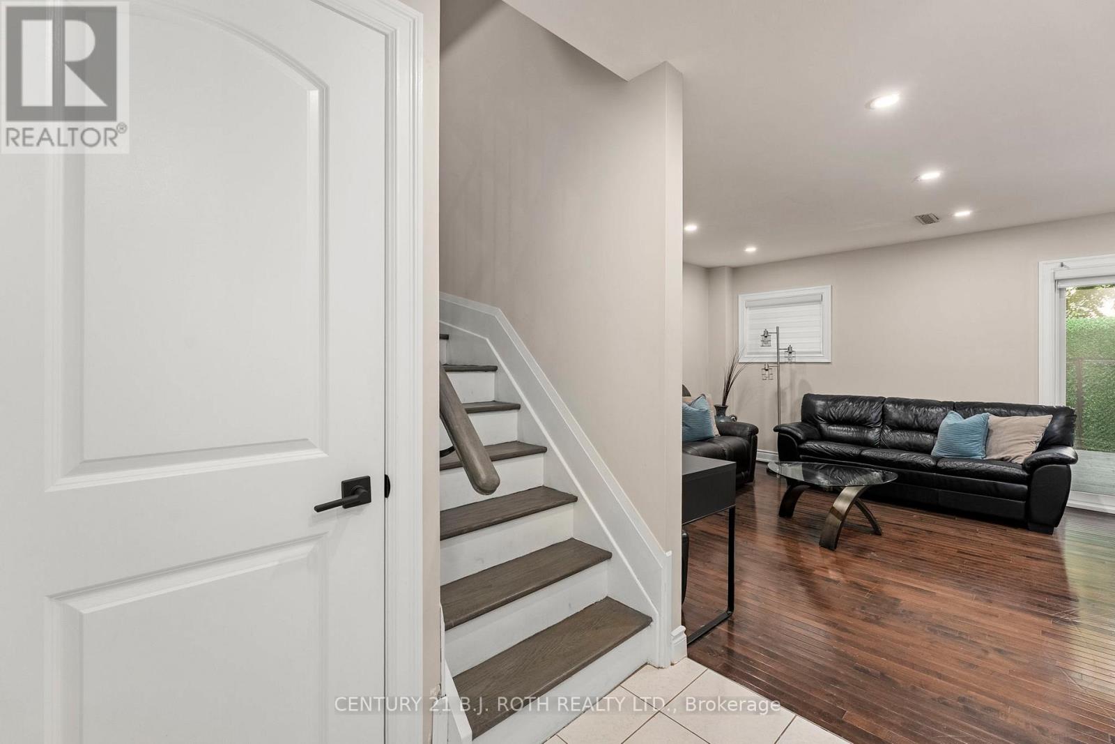 Photo 28 of 15 8032 Kipling Avenue, Vaughan ON