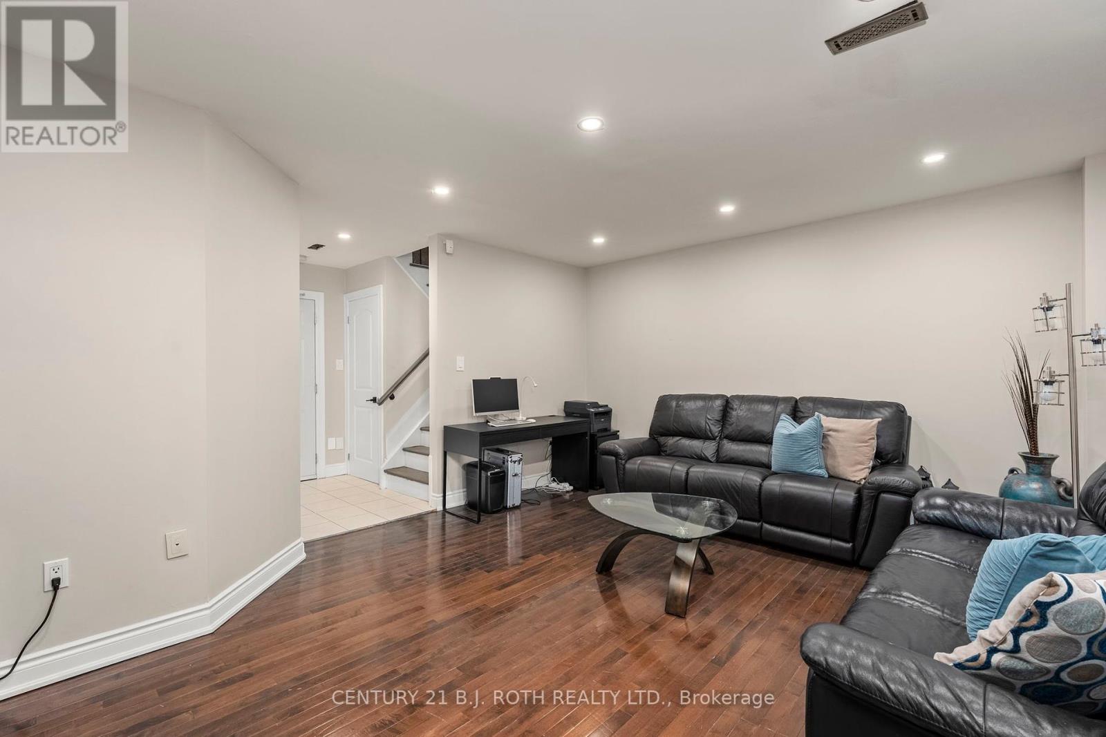 Photo 29 of 15 8032 Kipling Avenue, Vaughan ON