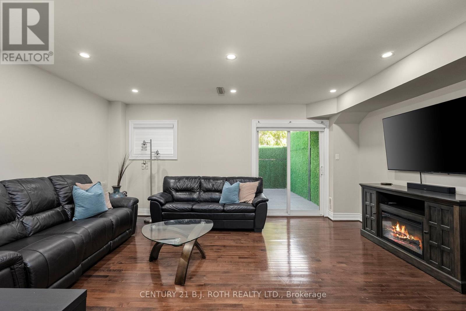 Photo 30 of 15 8032 Kipling Avenue, Vaughan ON