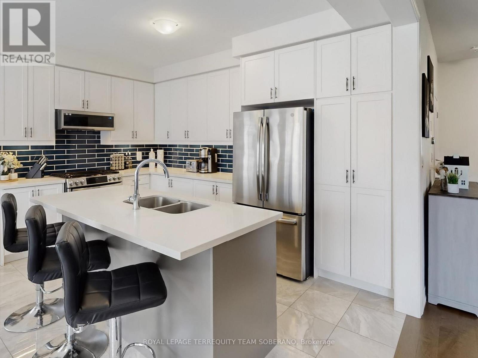 Photo 18 of 15 Pietrowski Drive, Georgina ON