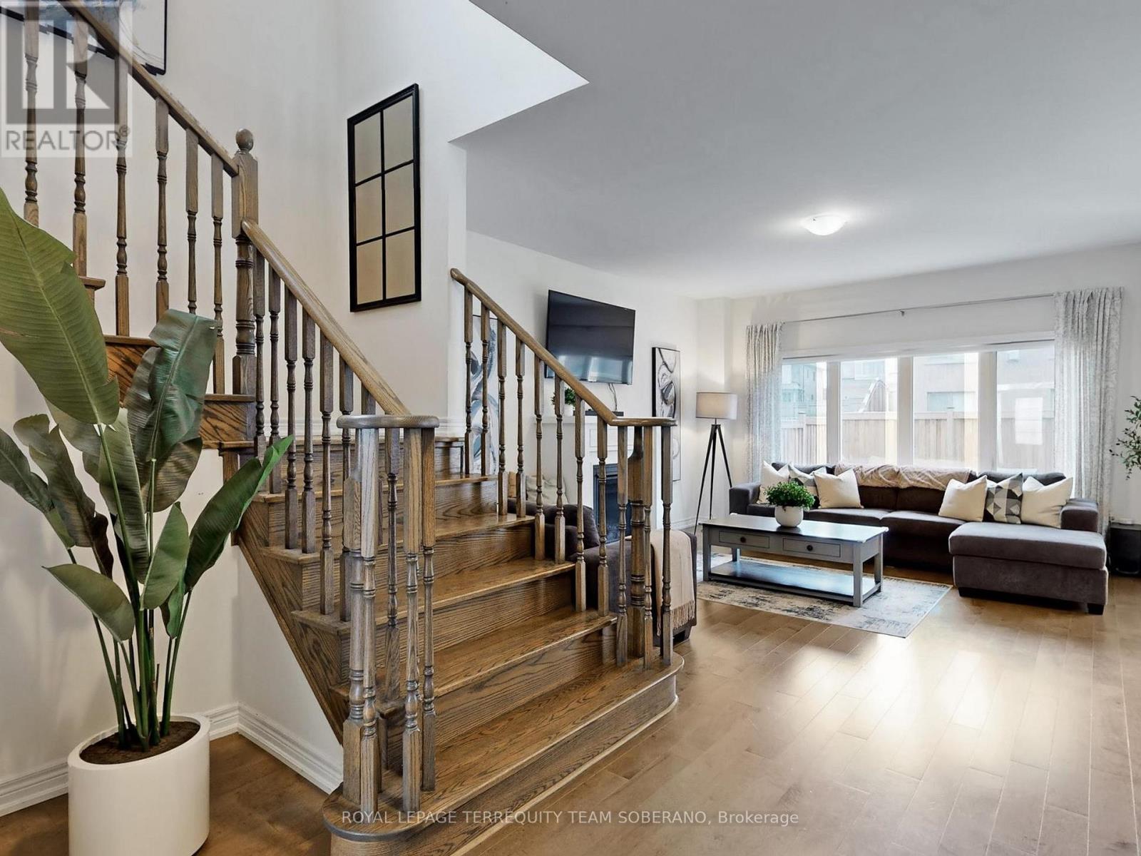 Photo 8 of 15 Pietrowski Drive, Georgina ON