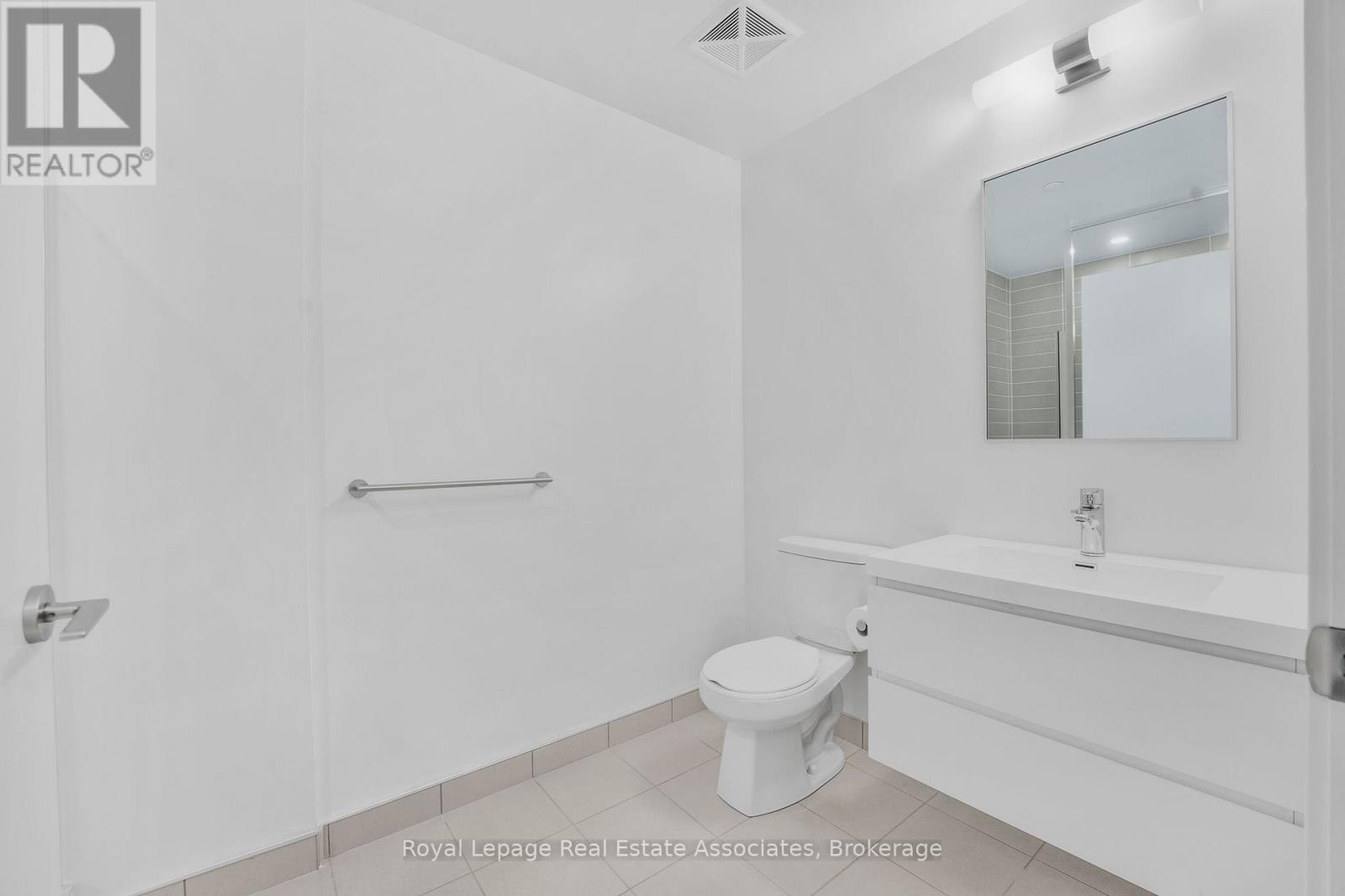 Photo 13 of 738 8119 Birchmount Road, Markham ON