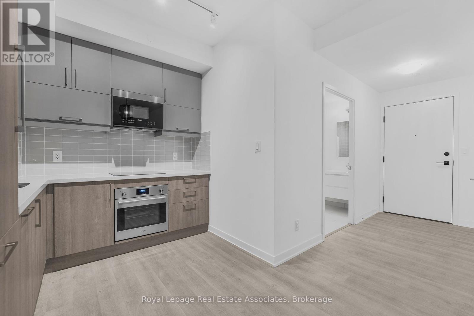 Photo 2 of 738 8119 Birchmount Road, Markham ON