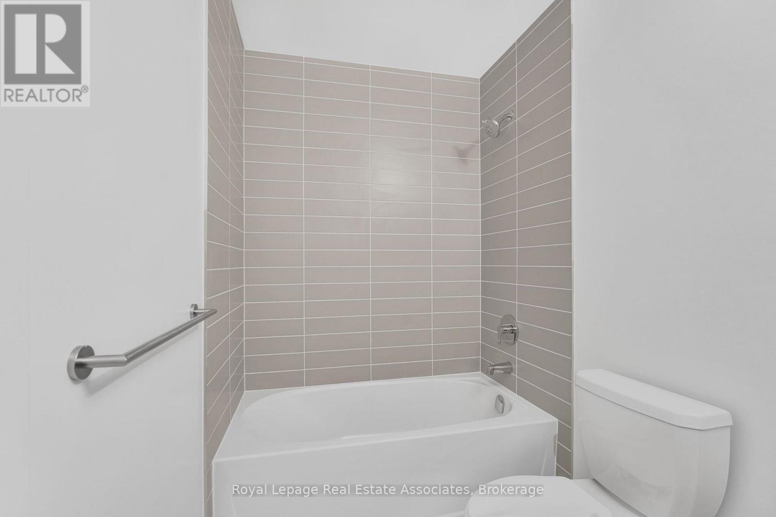 Photo 23 of 738 8119 Birchmount Road, Markham ON