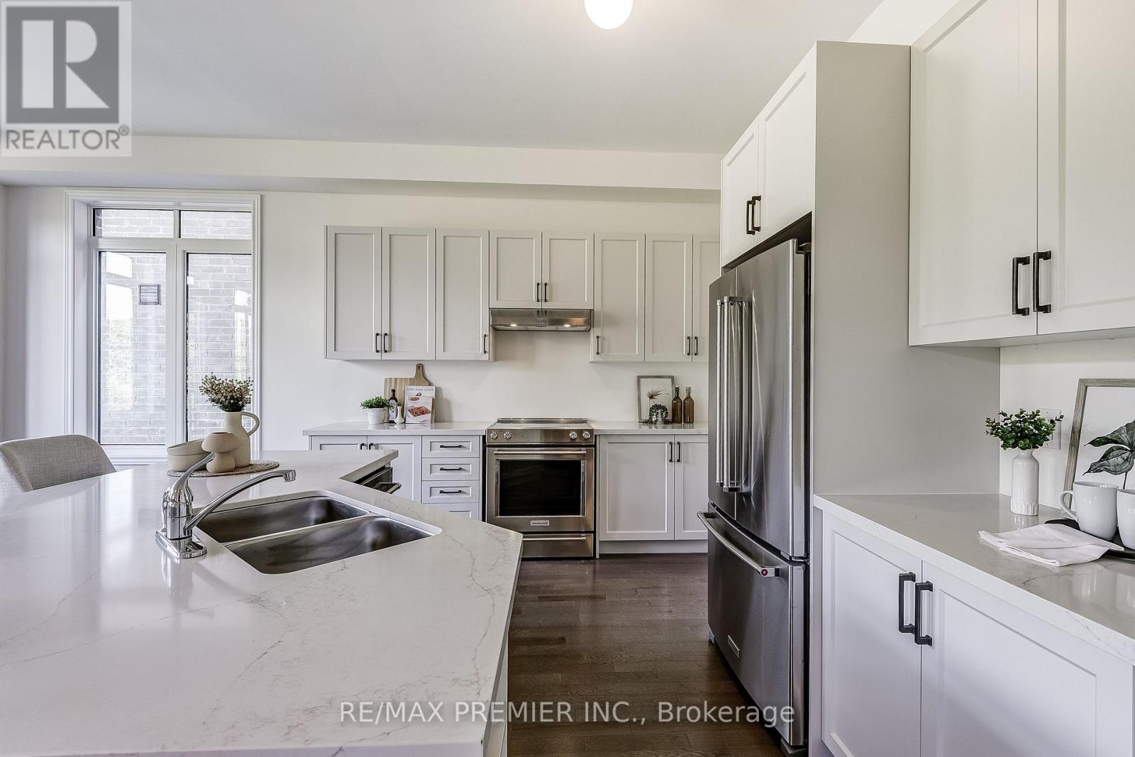 Photo 16 of 20 Kesterfarm Place, Whitchurchstouffville ON