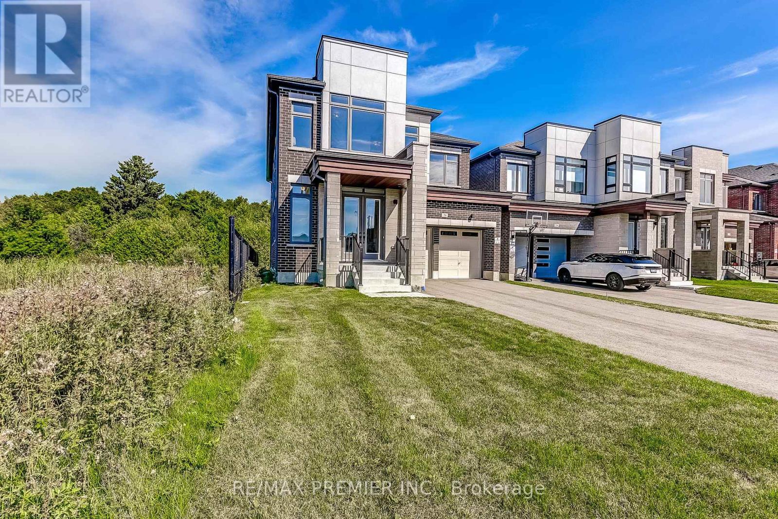 Photo 2 of 20 Kesterfarm Place, Whitchurchstouffville ON