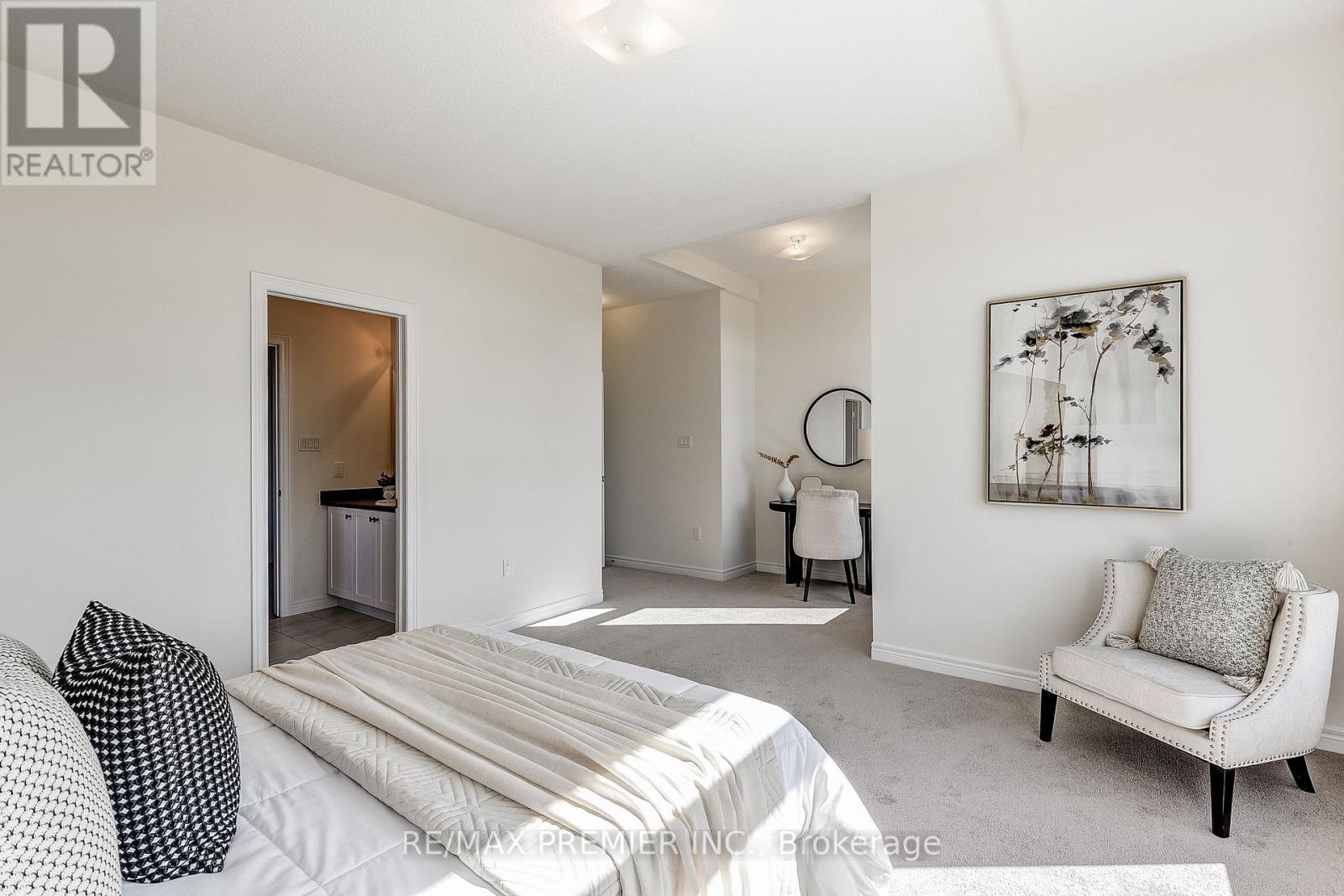 Photo 34 of 20 Kesterfarm Place, Whitchurchstouffville ON