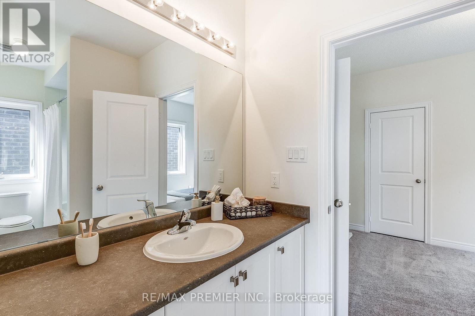 Photo 37 of 20 Kesterfarm Place, Whitchurchstouffville ON