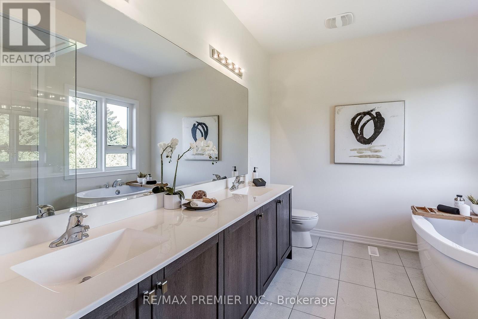 Photo 44 of 20 Kesterfarm Place, Whitchurchstouffville ON
