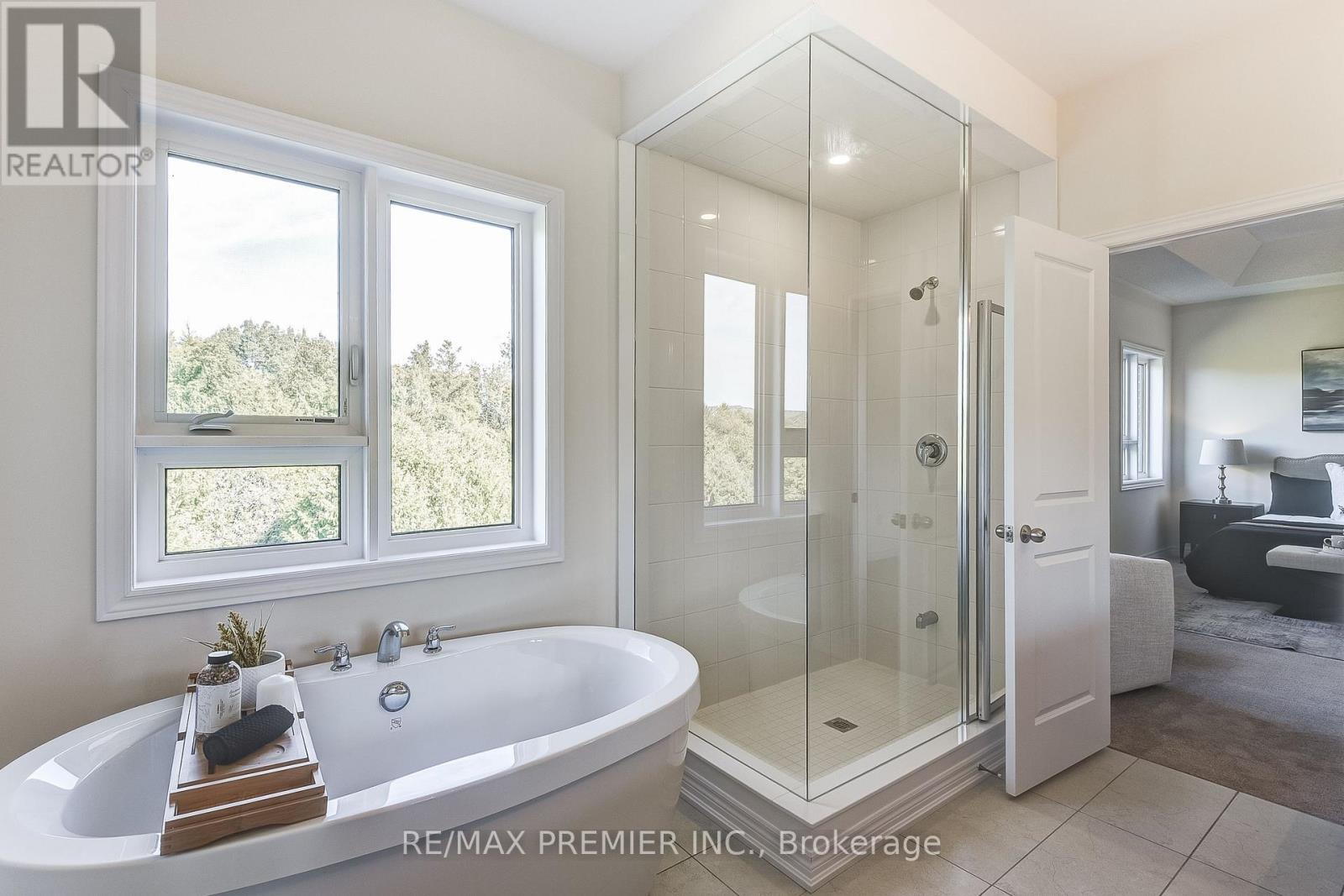 Photo 45 of 20 Kesterfarm Place, Whitchurchstouffville ON