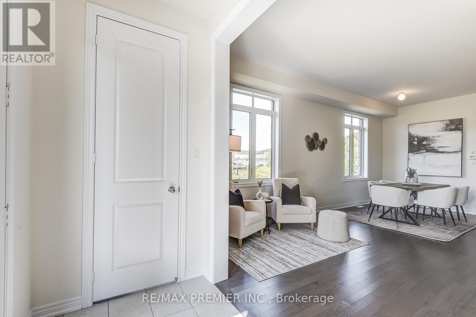 Photo 8 of 20 Kesterfarm Place, Whitchurchstouffville ON