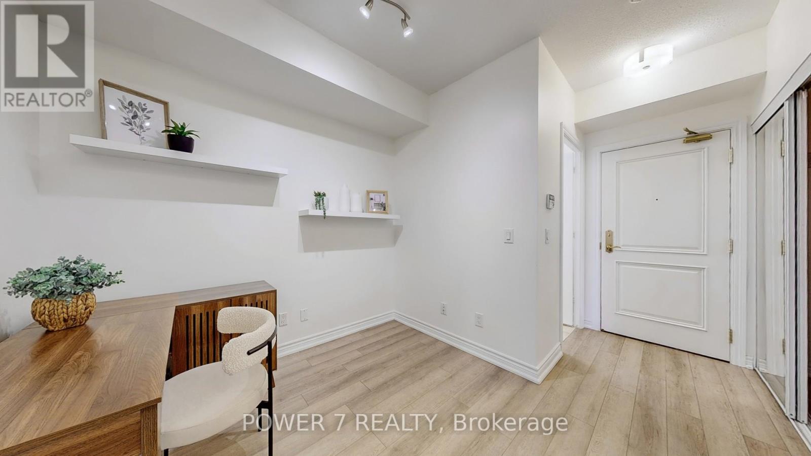 Photo 15 of 803 9245 Jane Street, Vaughan ON