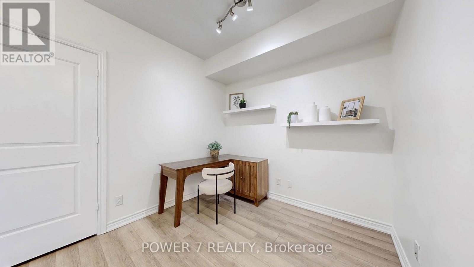 Photo 16 of 803 9245 Jane Street, Vaughan ON