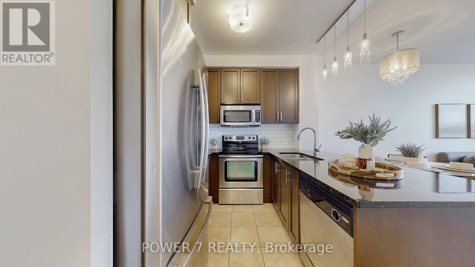 Photo 8 of 803 9245 Jane Street, Vaughan ON