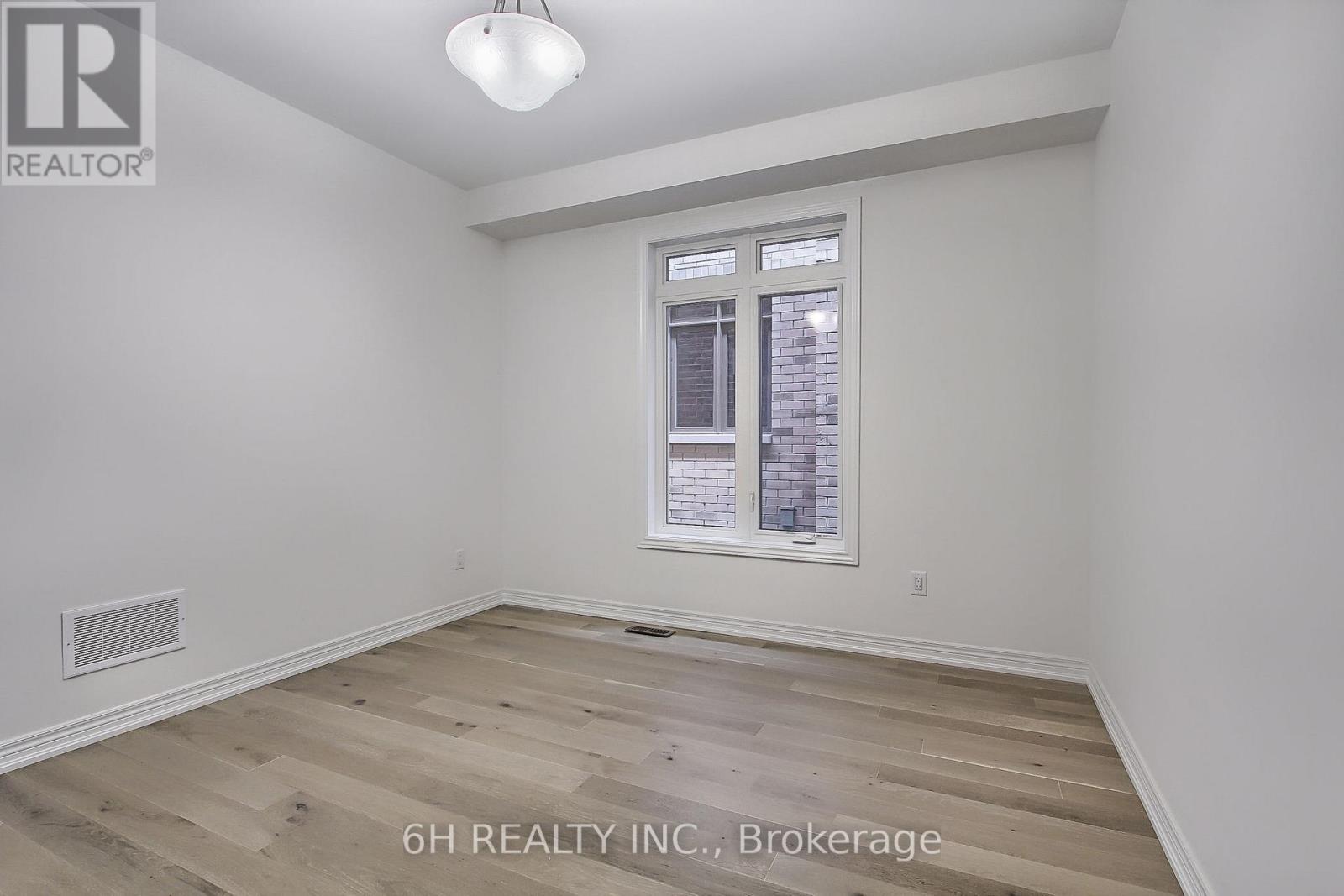 Photo 10 of 309 Boundary Boulevard, Whitchurchstouffville ON