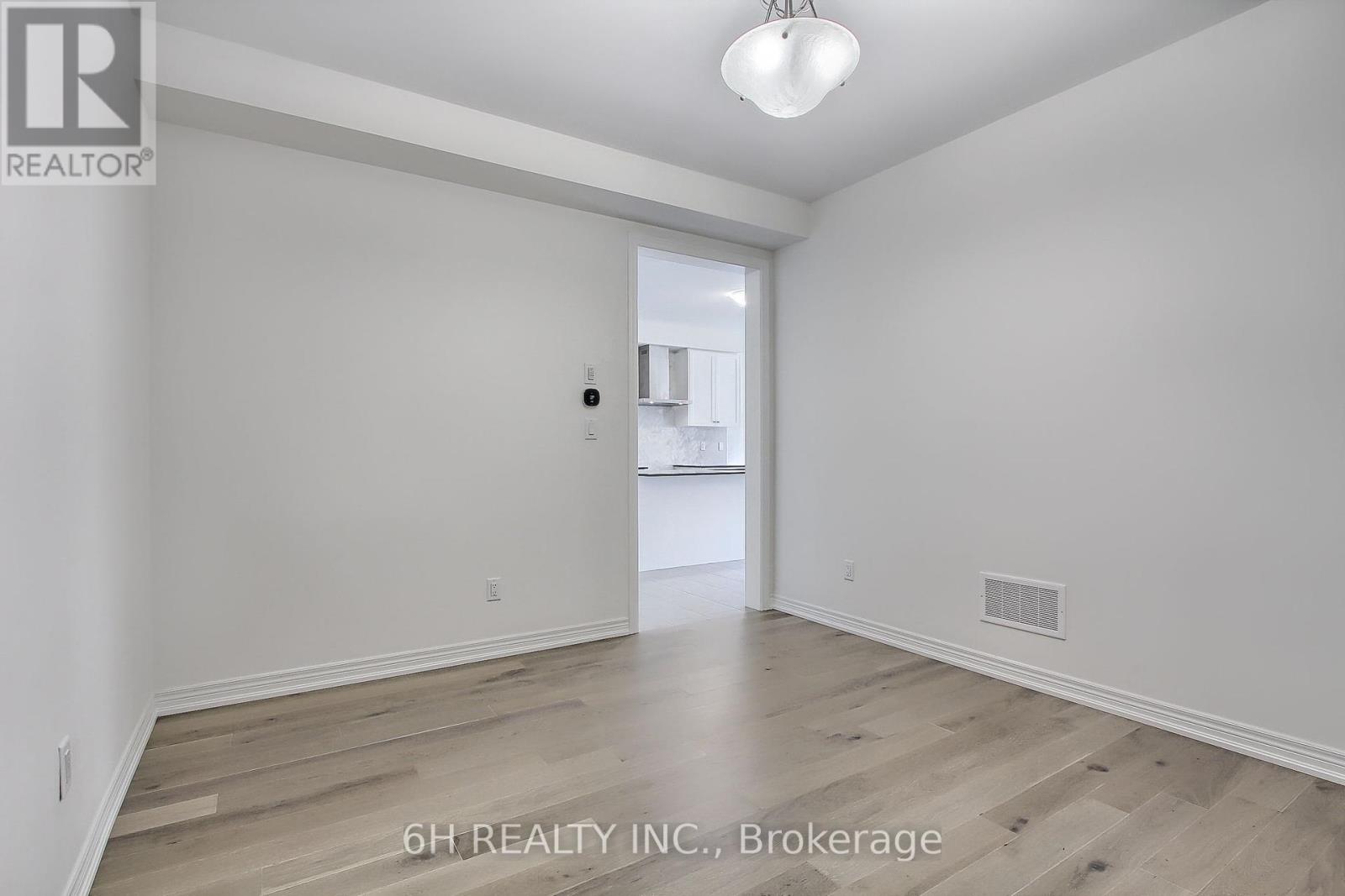 Photo 11 of 309 Boundary Boulevard, Whitchurchstouffville ON