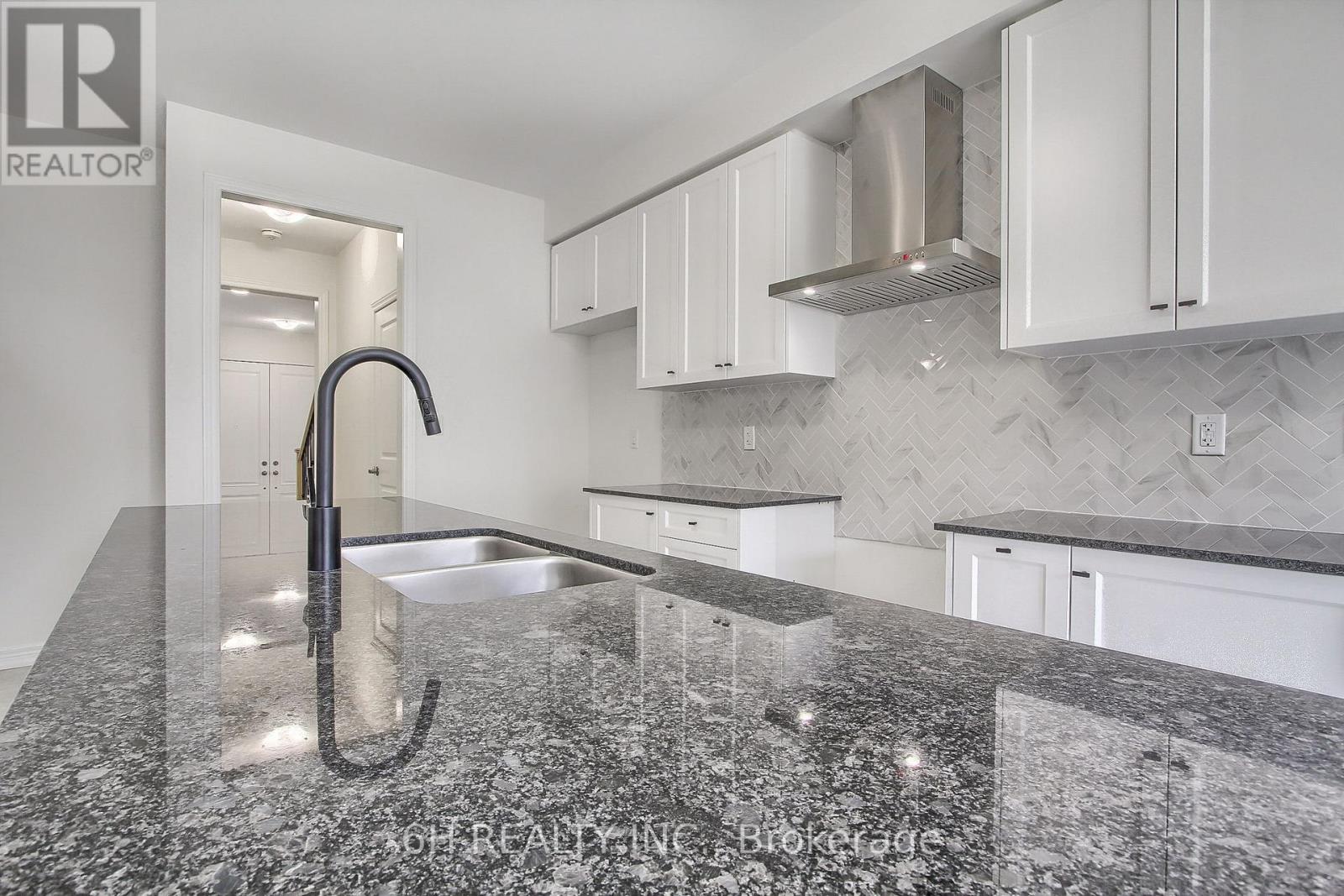 Photo 13 of 309 Boundary Boulevard, Whitchurchstouffville ON